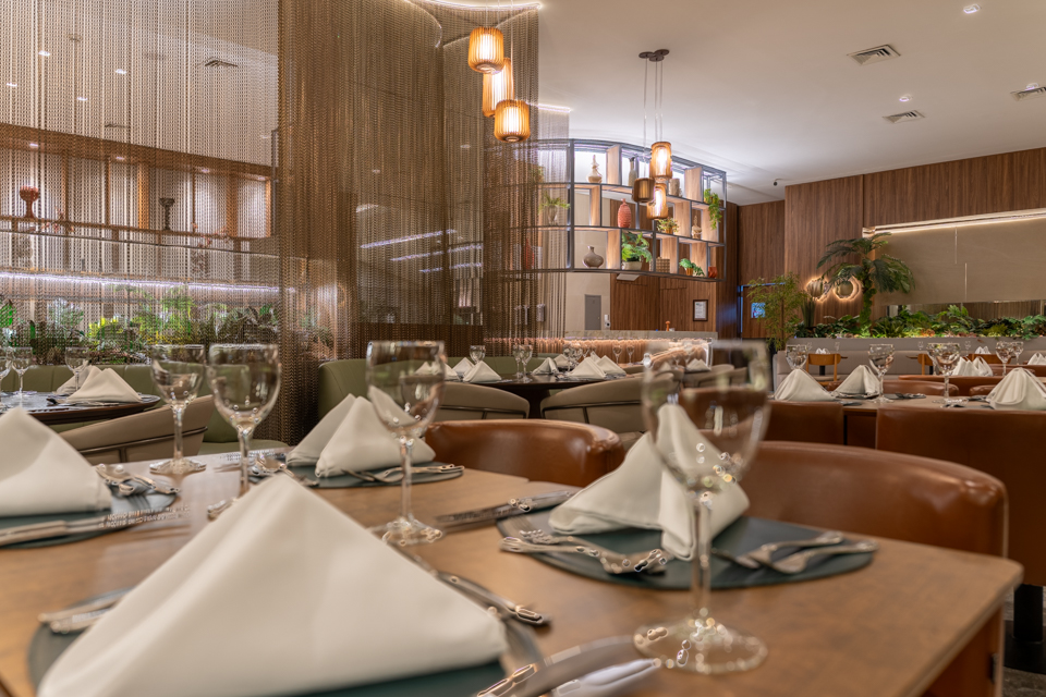 Restaurante da Rede Deville com ambiente sofisticado para refeições de negócios e momentos de networking.