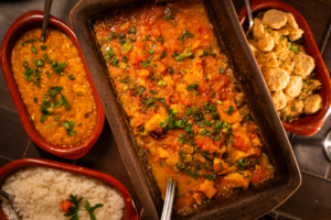 Prato típico do Paraná preparado com peixe pintado assado na telha, uma das receitas mais tradicionais da culinária regional.
